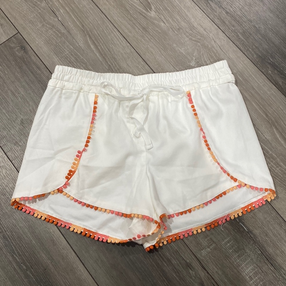 NWT! Loft White High Rise Pom Pom Fringe Pull On Shorts Womens